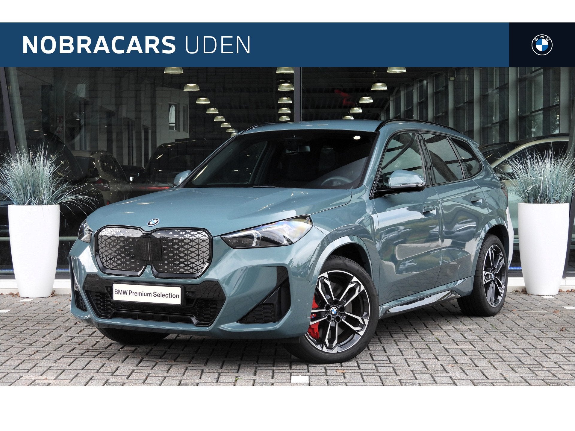 BMW iX1 eDrive20 M Sport / Sportstoelen / Comfort Access / A, Dealer onderhouden, Gebruikt, Metallic lak, Met garantie (alle)