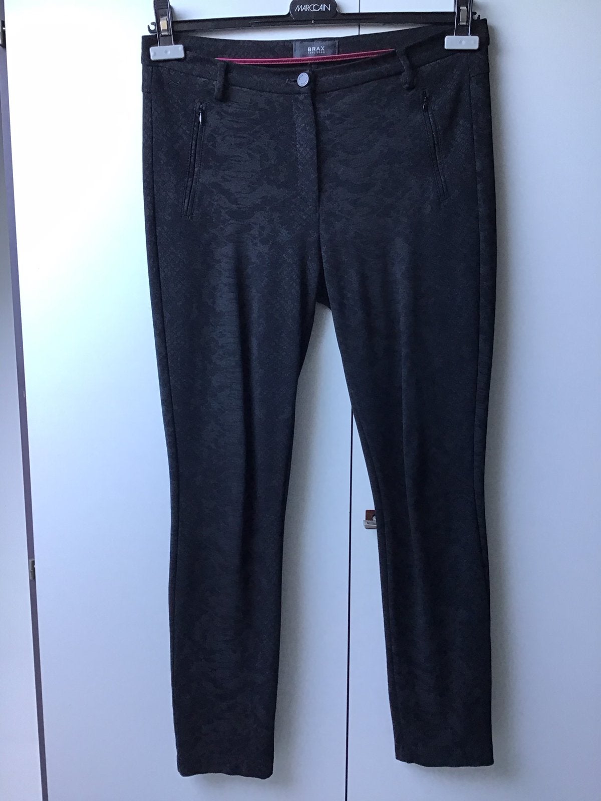 Broek van Brax, zwart met fijne print, maat 38, Maat 38/40 (M), Zwart, Ophalen of Verzenden, Zo goed als nieuw