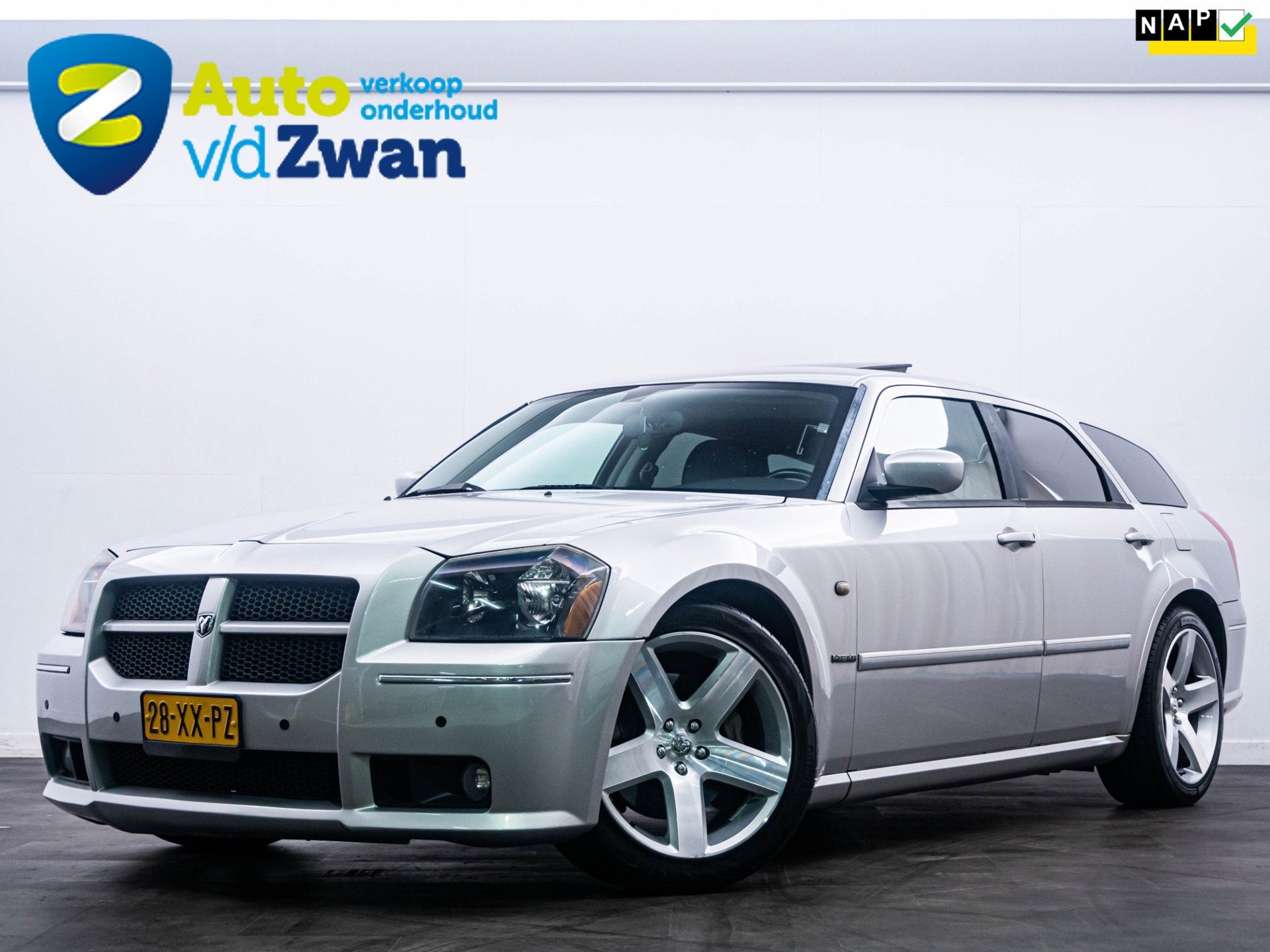 Dodge MAGNUM SRT-8 Carplay|Clima|Leder|Pano|PDC, Auto's, Dodge, Automaat, Gebruikt, Overige carrosserieën, Parkeersensor