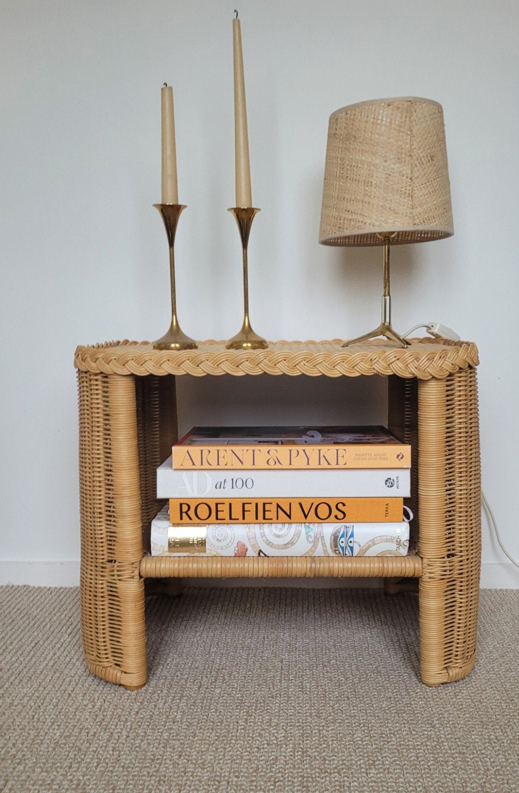 sidetable bijzettafel bamboe rotan riet vintage boekenkastje, Ophalen, Minder dan 45 cm