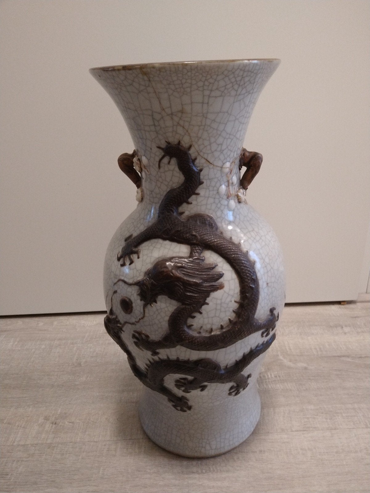 Vintage Chinese Nanking Craquelé Vaas met Draak. Circa 1875., Antiek en Kunst, Ophalen