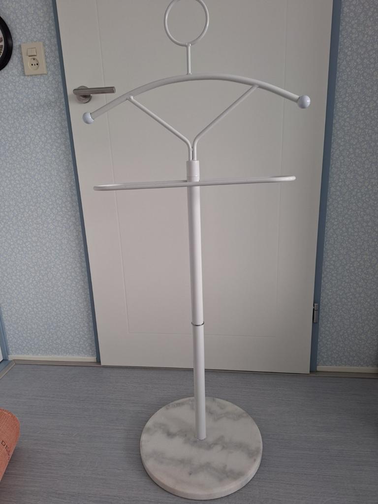Stevige witte dressboy, Ophalen, Metaal, Overige typen, 100 tot 150 cm