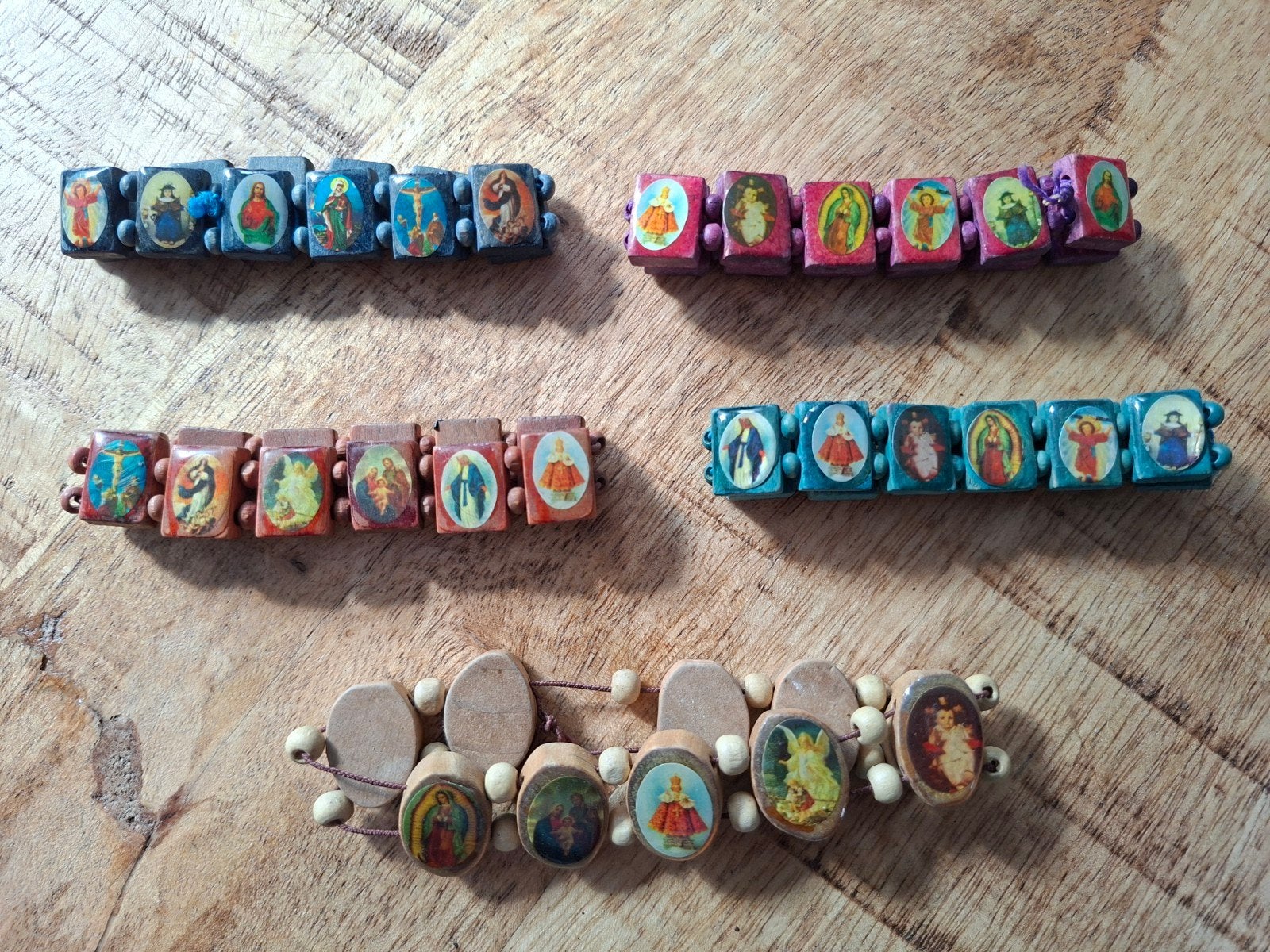 Houten Armbandjes met Religieuze Afbeeldingen, Gebruikt, Bruin, Ophalen of Verzenden, Met bedels of kralen