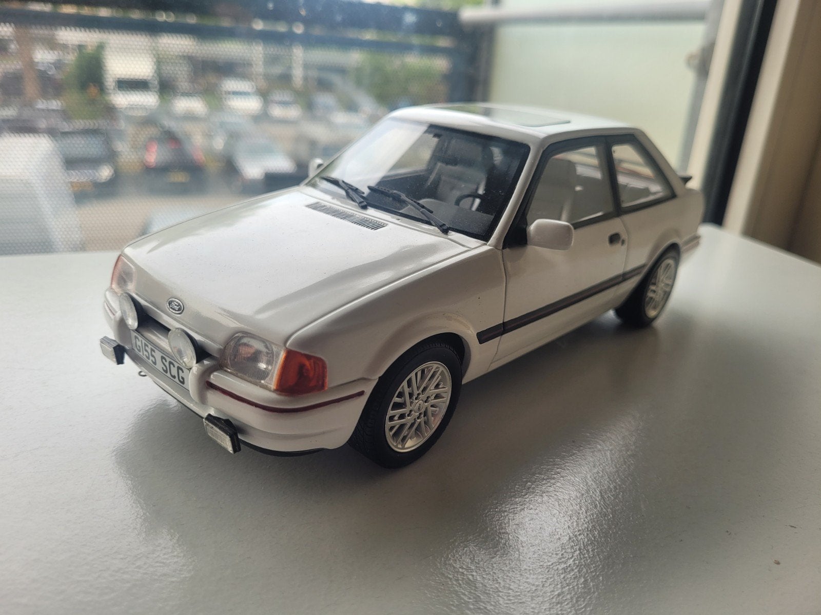 Ford escort XR3i otto models diamond white, Hobby en Vrije tijd, Modelauto's | 1:18, Ophalen of Verzenden, OttOMobile