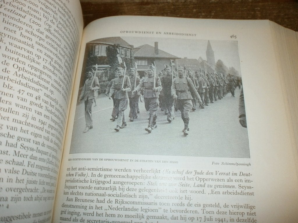 onderdrukking en verzet 4 delen compleet 1000+afb, Boeken, Ophalen of Verzenden, Tweede Wereldoorlog, Zo goed als nieuw, Overige onderwerpen