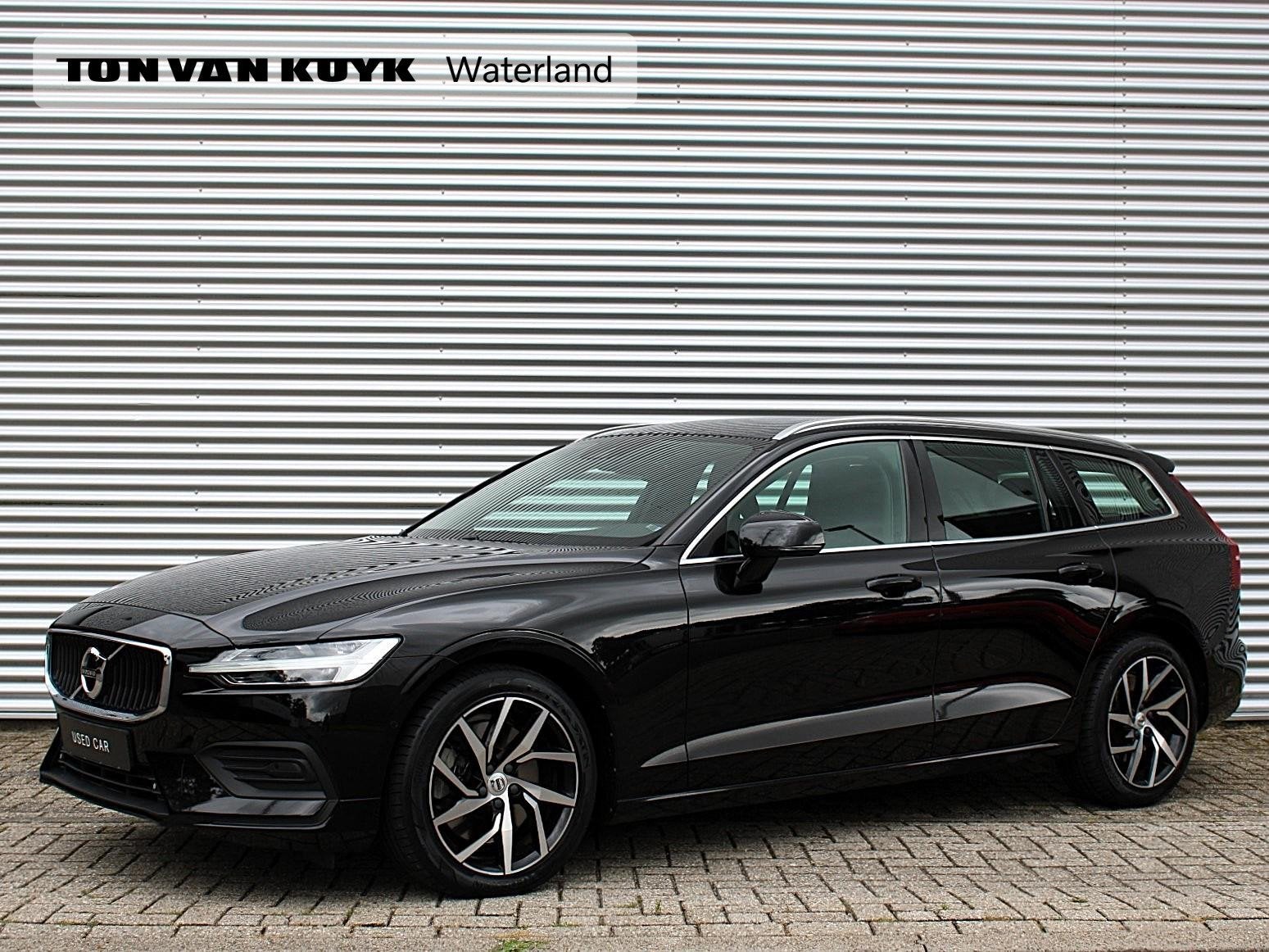 Volvo V60 2.0 T5 Momentum Automaat / Leder interieur / Trekh, Euro 6, 4 cilinders, Zwart, 93 €/maand