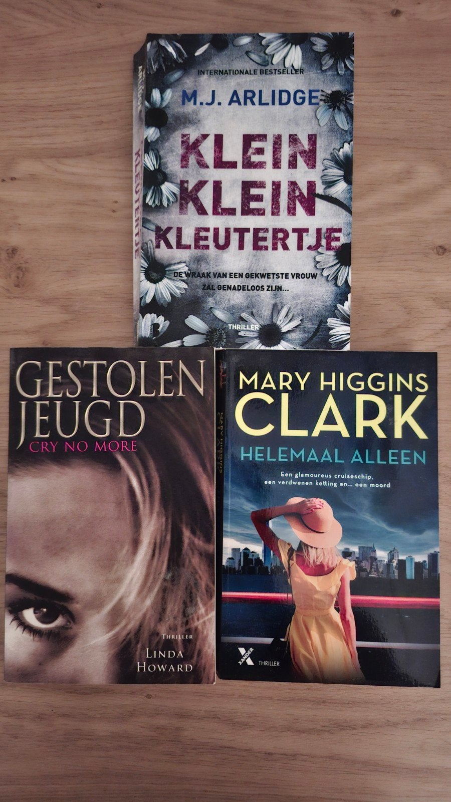 Thriller pakket (3 boeken) – M.J. Arlidge, Linda Howard & Ma, Ophalen, Zo goed als nieuw