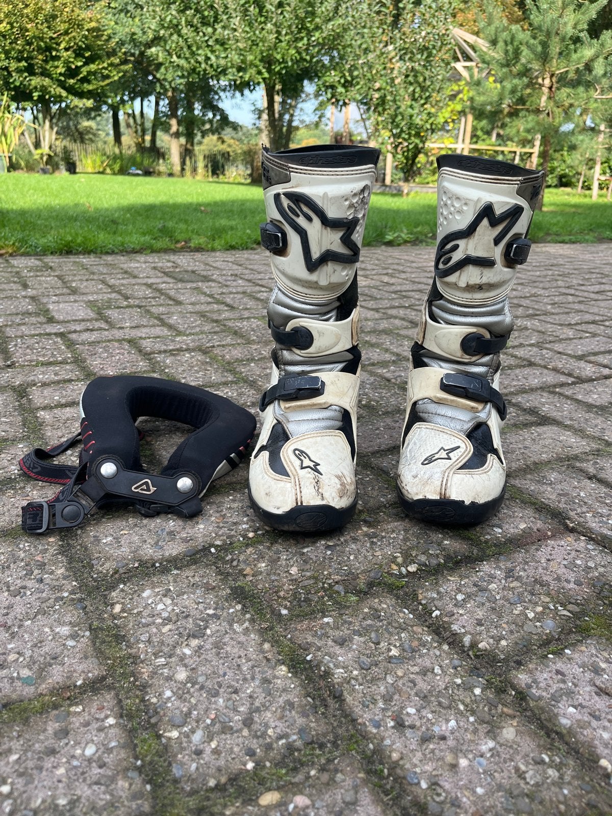 Motorcross laarzen en nekbrace, Motoren, Ophalen, Tweedehands, Kinderen, Motorcrosskleding