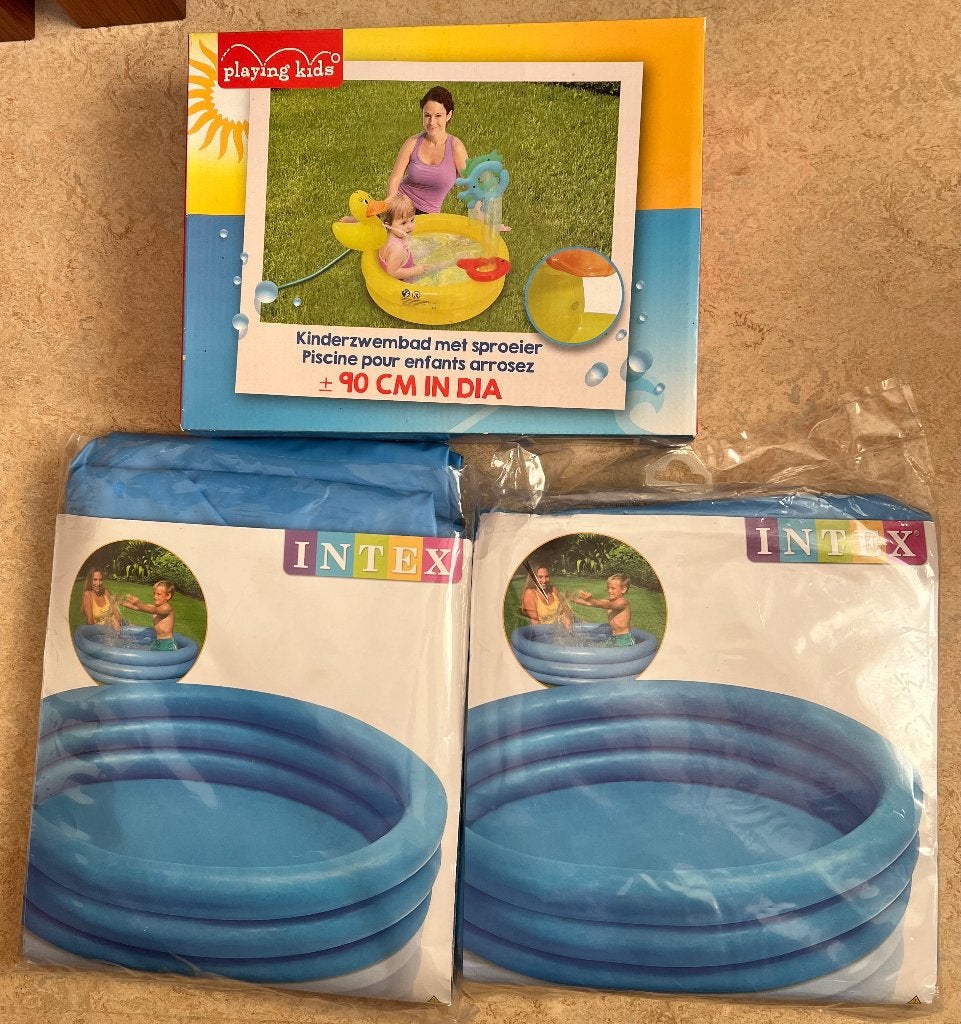 2x Zwembad: Intex & 1x Kinderbad met sproeier: Playing Kids, Ophalen, Minder dan 80 cm, Opblaaszwembad, Rond