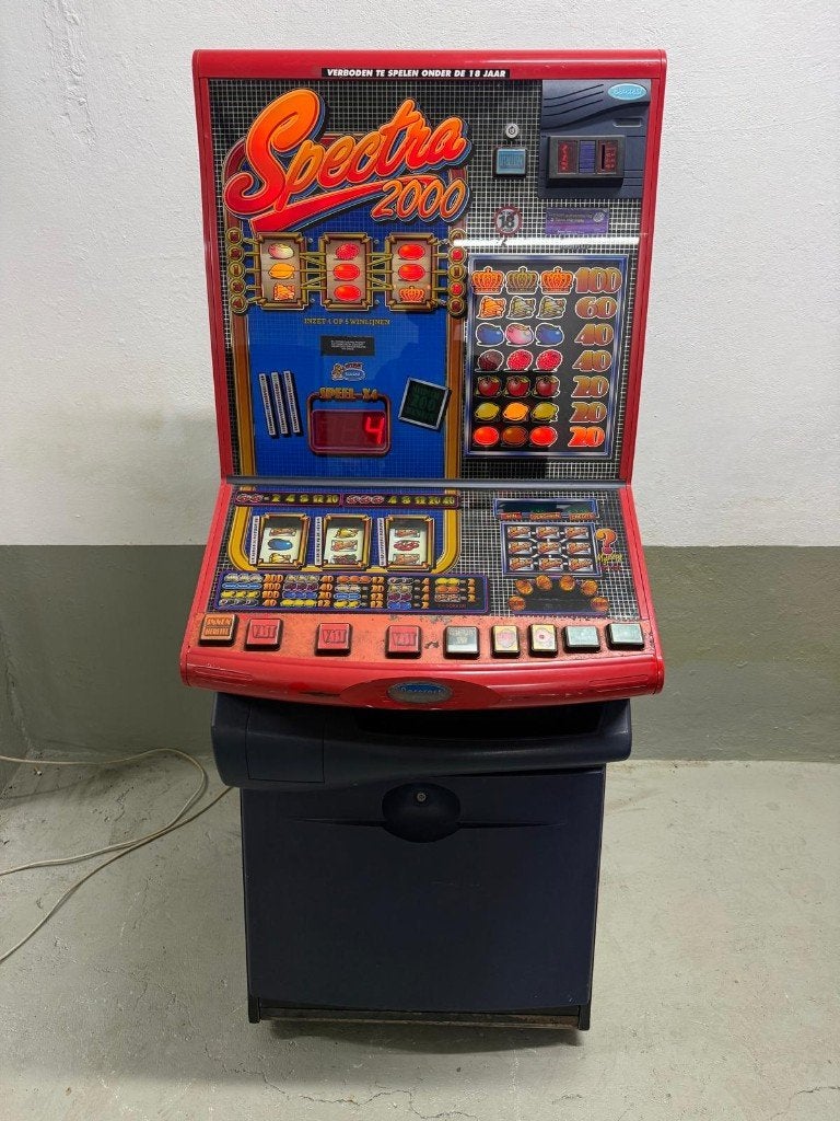 Spectra Gokautomaat, Euro, Ophalen, Gebruikt, Met sleutels