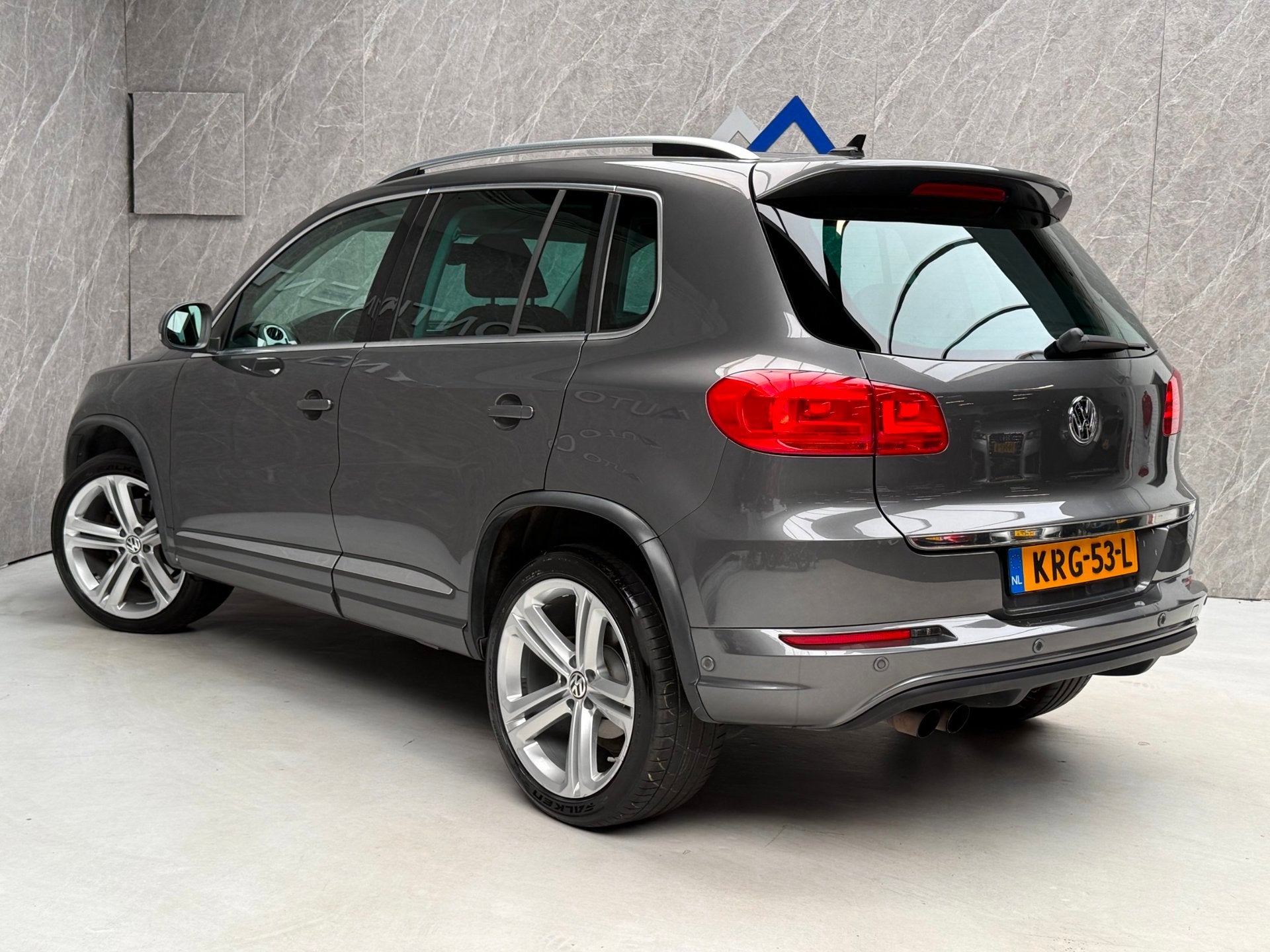 Volkswagen TIGUAN 2.0 TSI 4Motion R-Line / Onderhouden / APK, Automaat, Euro 5, Gebruikt, Zwart