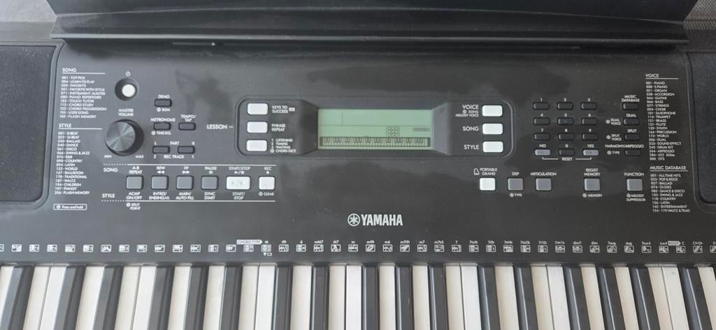 Yamaha PSR-E373 Keyboard met standaard, Muziek en Instrumenten, Keyboards, Ophalen of Verzenden