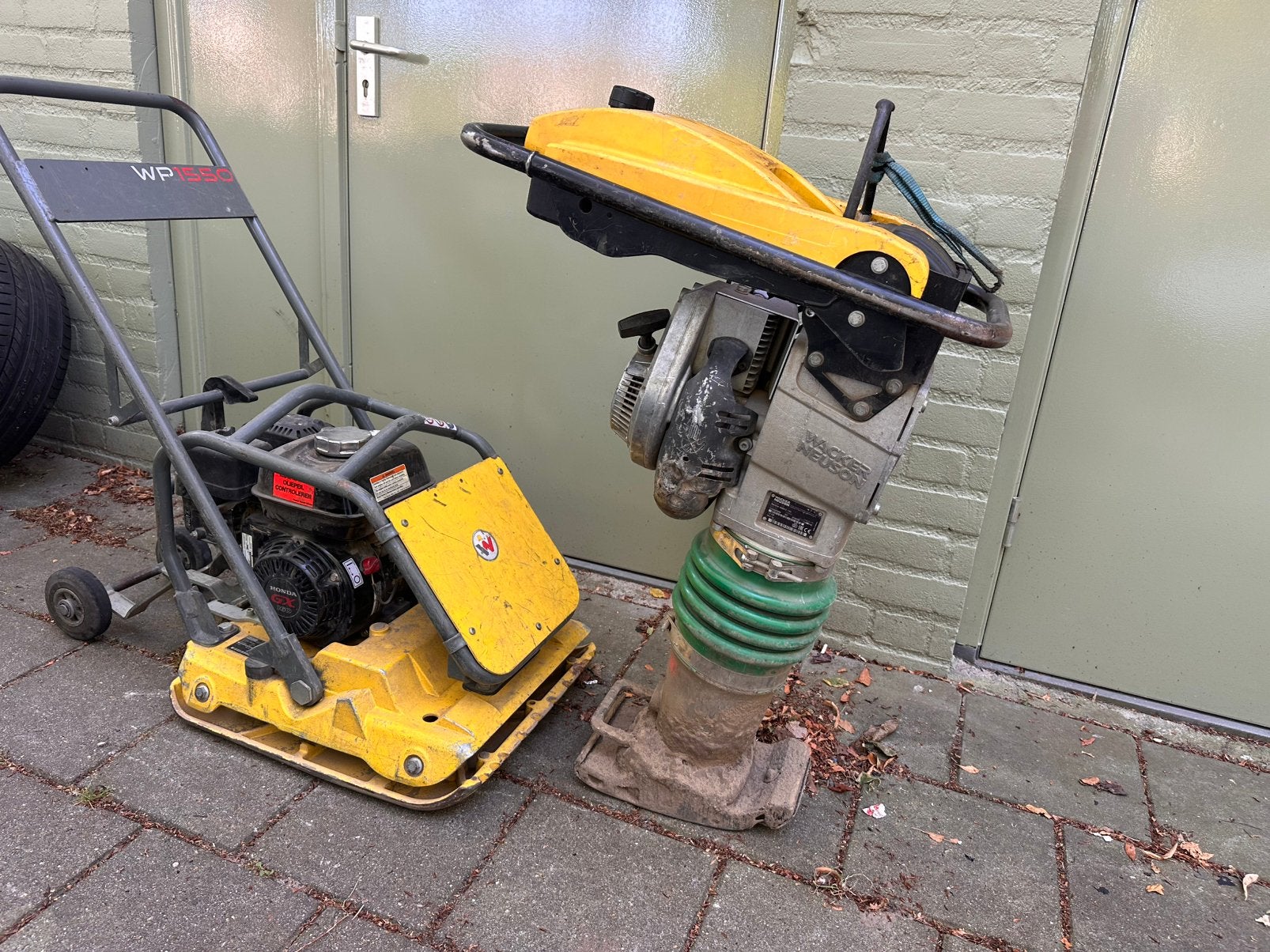 Te huur Wacker trilplaat& Wacker stamper! 75 samen 40 los!, Ophalen, Gebruikt