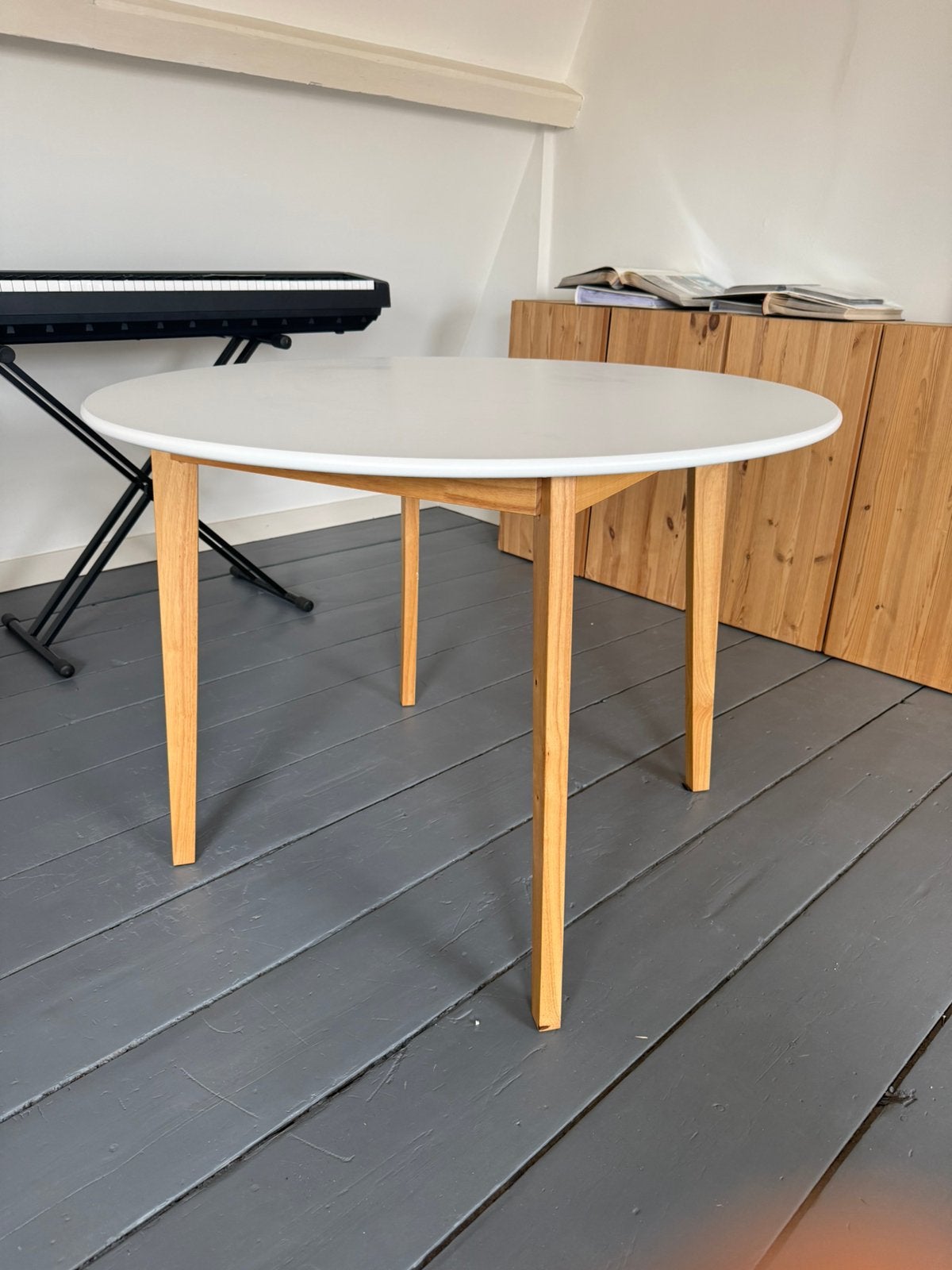 Ronde tafel (Jysk Jegind), Huis en Inrichting, Tafels | Eettafels, Ophalen, Zo goed als nieuw, Rond, 100 tot 150 cm