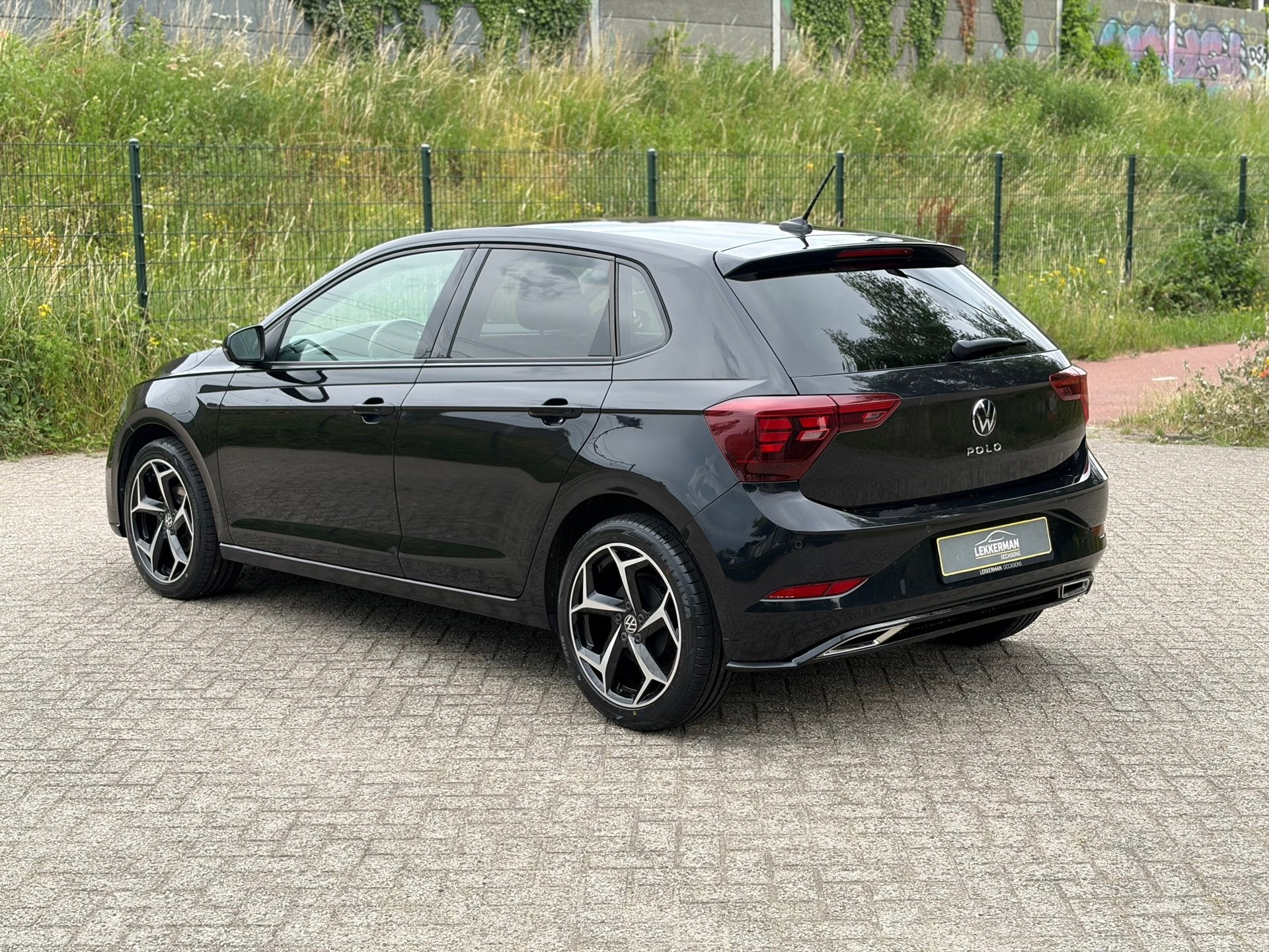 Volkswagen Polo 1.0 TSI CAMERA I LED I CARPLAY I PCD I CRUIS, Auto's, Volkswagen, Voorwielaandrijving, 95 pk, Zwart, Origineel Nederlands