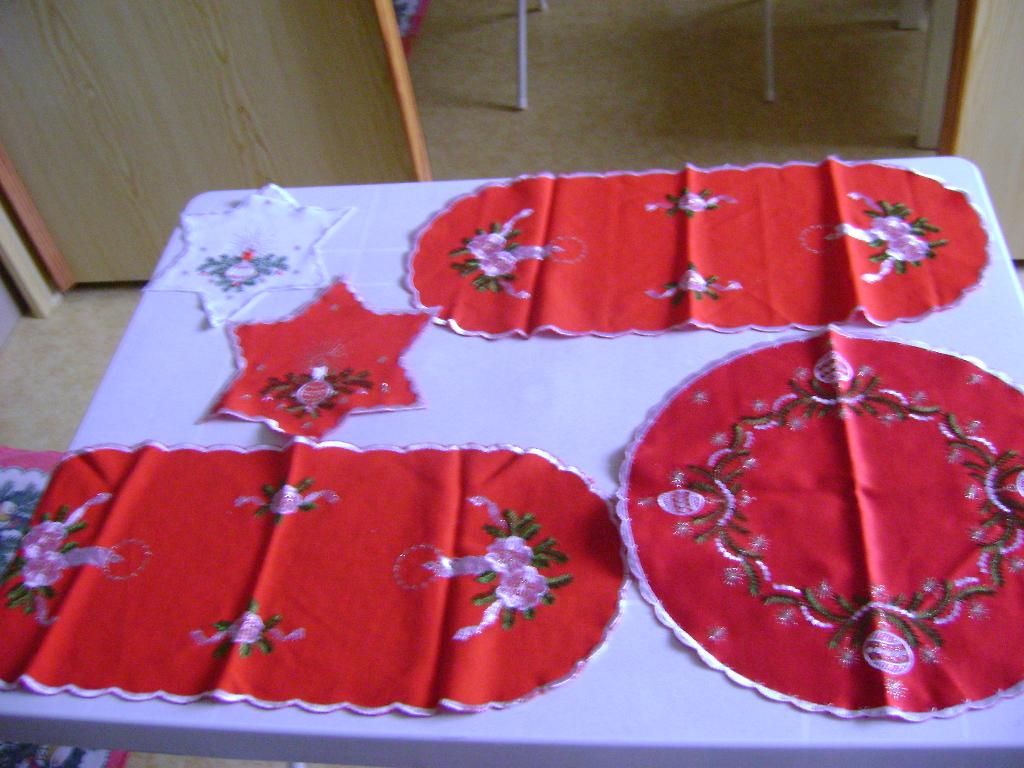 5kerstkleed verschil vormen 4rode 1witte ster18x19 ronde 33r, Diversen, Kerst, Ophalen of Verzenden, Zo goed als nieuw