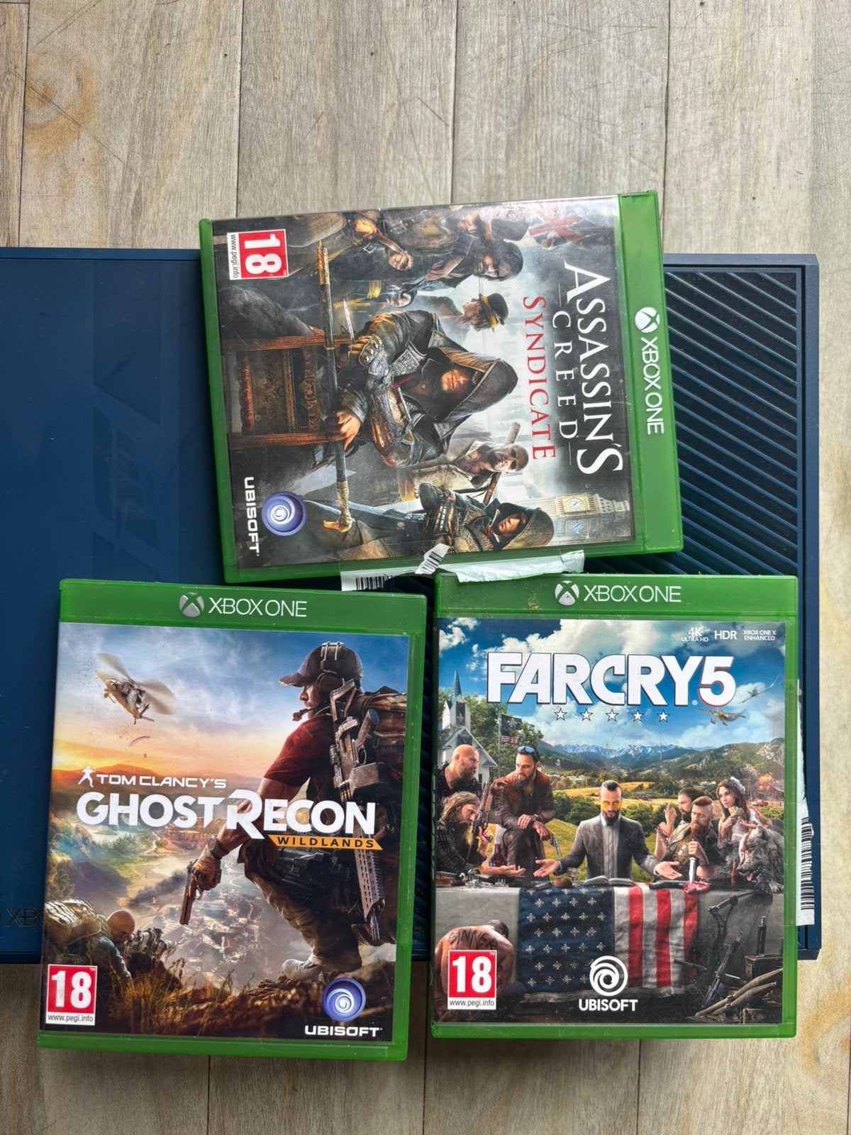 Xbox one met drie spellen, Spelcomputers en Games, Ophalen of Verzenden, Zo goed als nieuw, 500 GB, Met 1 controller