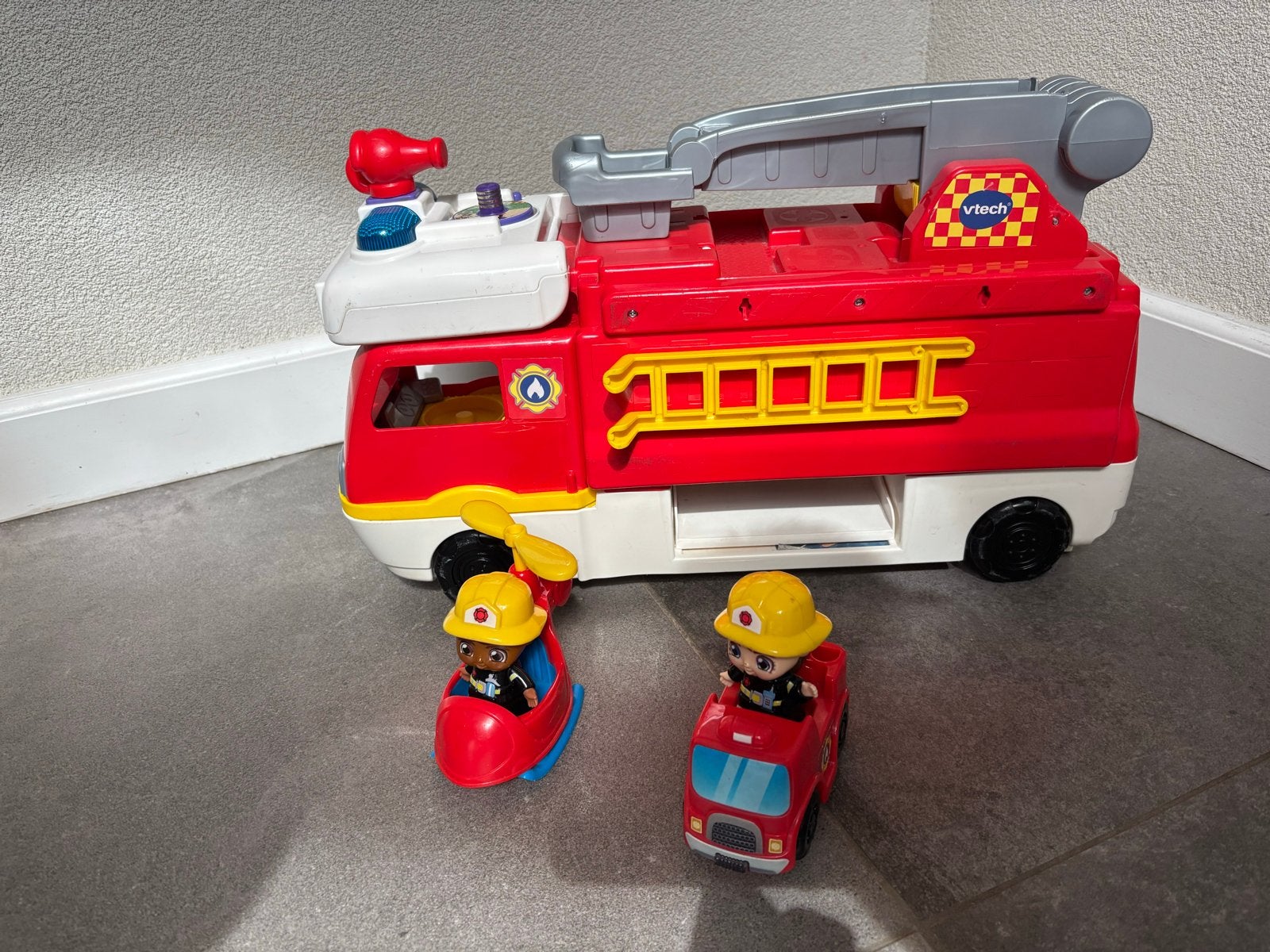 VTech 2-in-1 Brandweerauto & Brandweerkazerne met geluid, Ophalen of Verzenden, Gebruikt, 2 tot 4 jaar