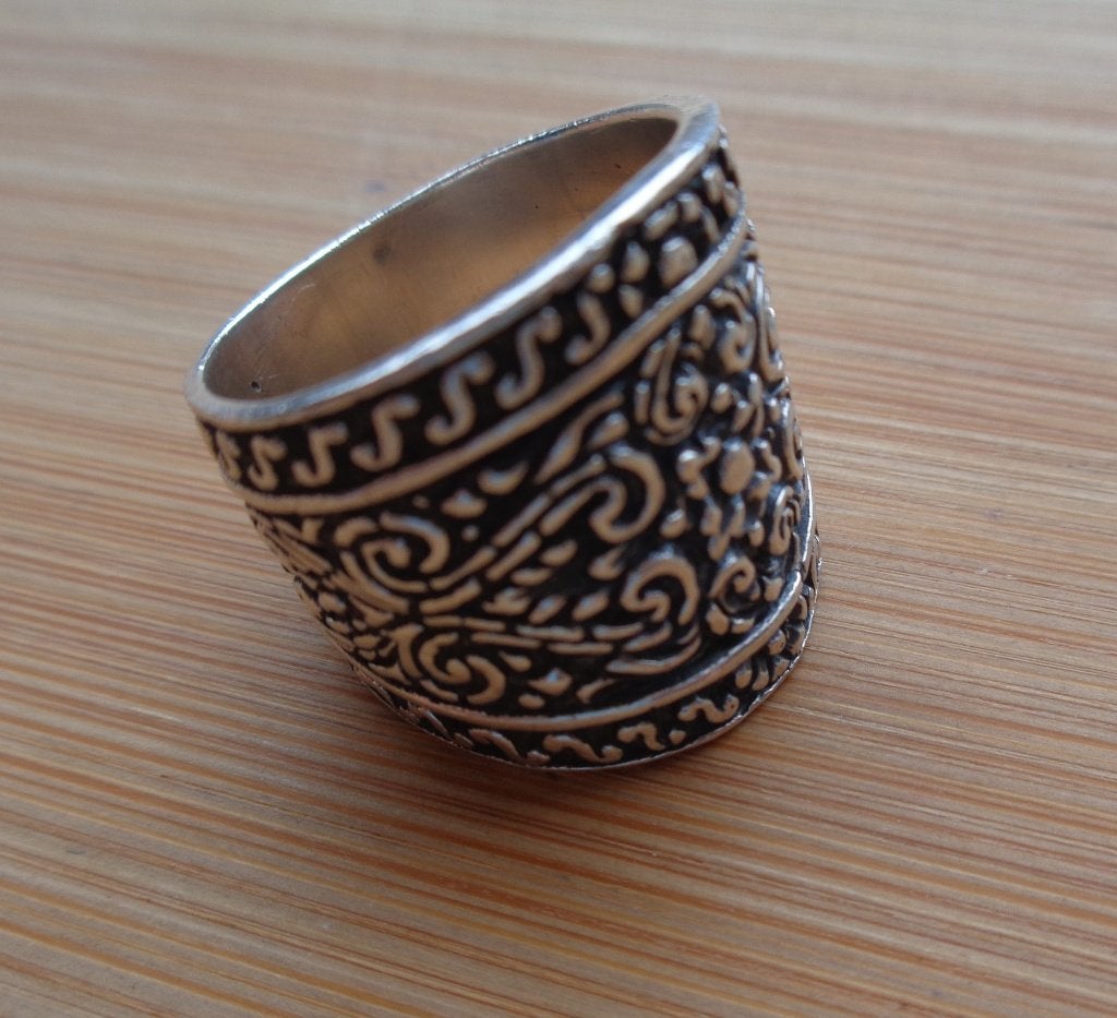 zilveren brede ring met mooie decoratie [1134], Verzenden, Zo goed als nieuw, 17 tot 18, Dame