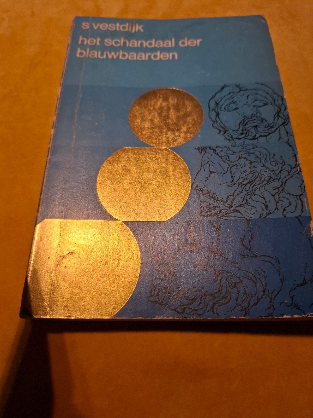S. Vestdijk - Het Schandaal der Blauwbaarden, Ophalen of Verzenden, Gelezen, S. Vestdijk, Nederland