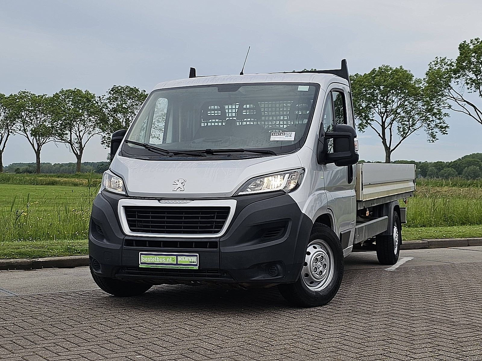 Peugeot Boxer 2.0 BlueHDI L3 Open-Laadbak 4.20m XL Trekhaak, Voorwielaandrijving, Stof, Gebruikt, Zwart
