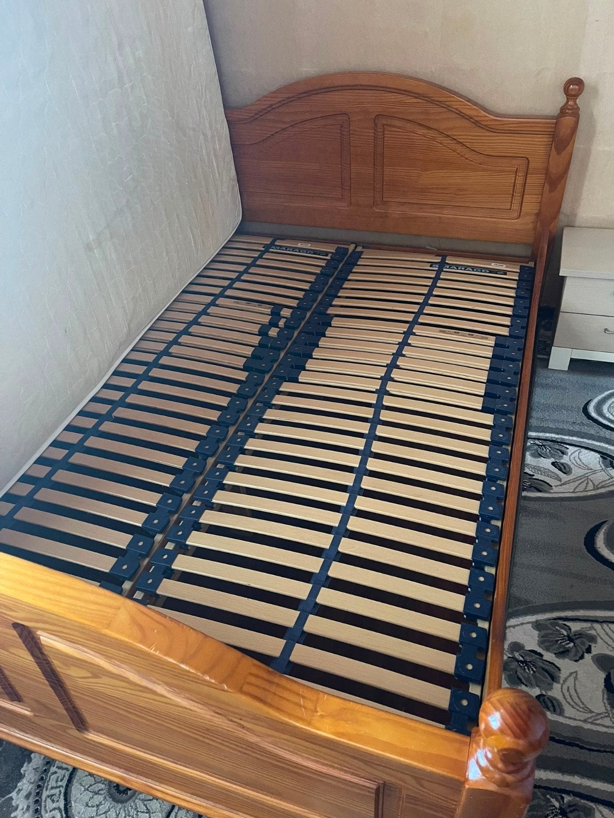 Bed te koop, Ophalen, Bruin, 140 cm, Zo goed als nieuw