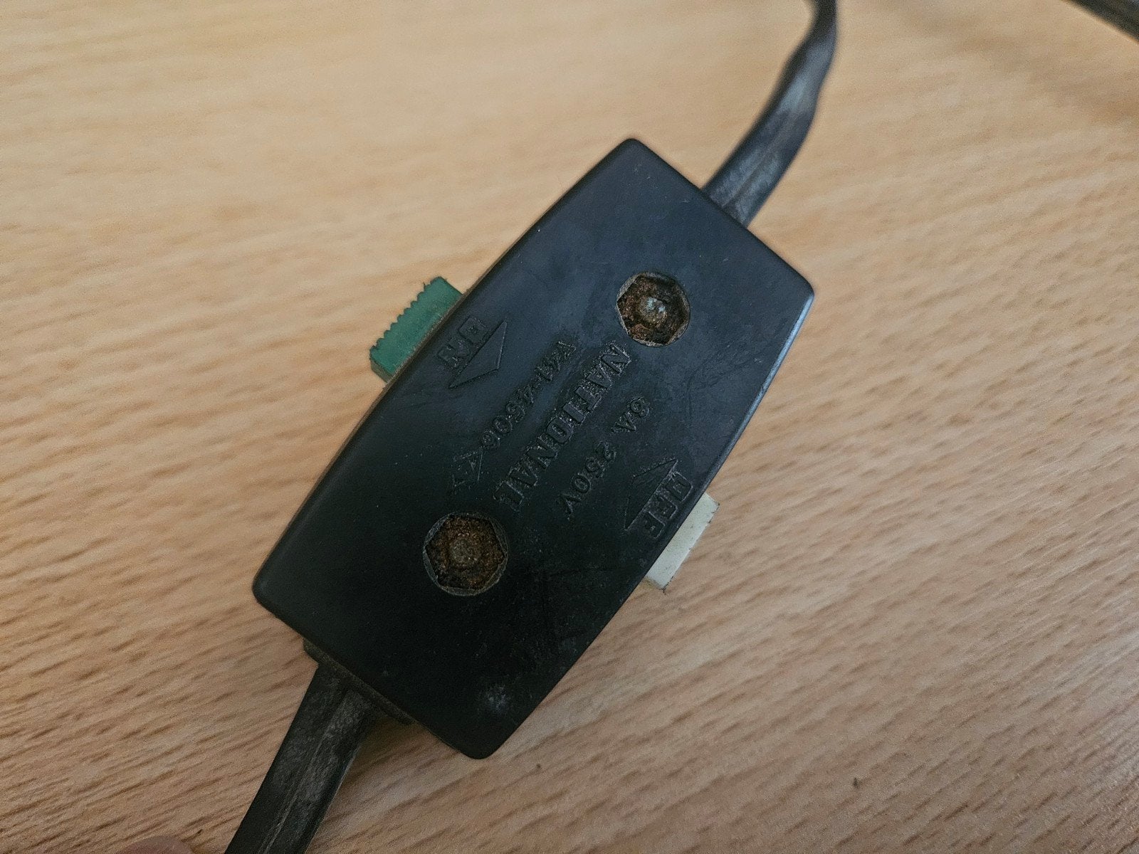 Antieke schakelaar voor lamp of apparaat

Deze aan-uit schak, Ophalen of Verzenden