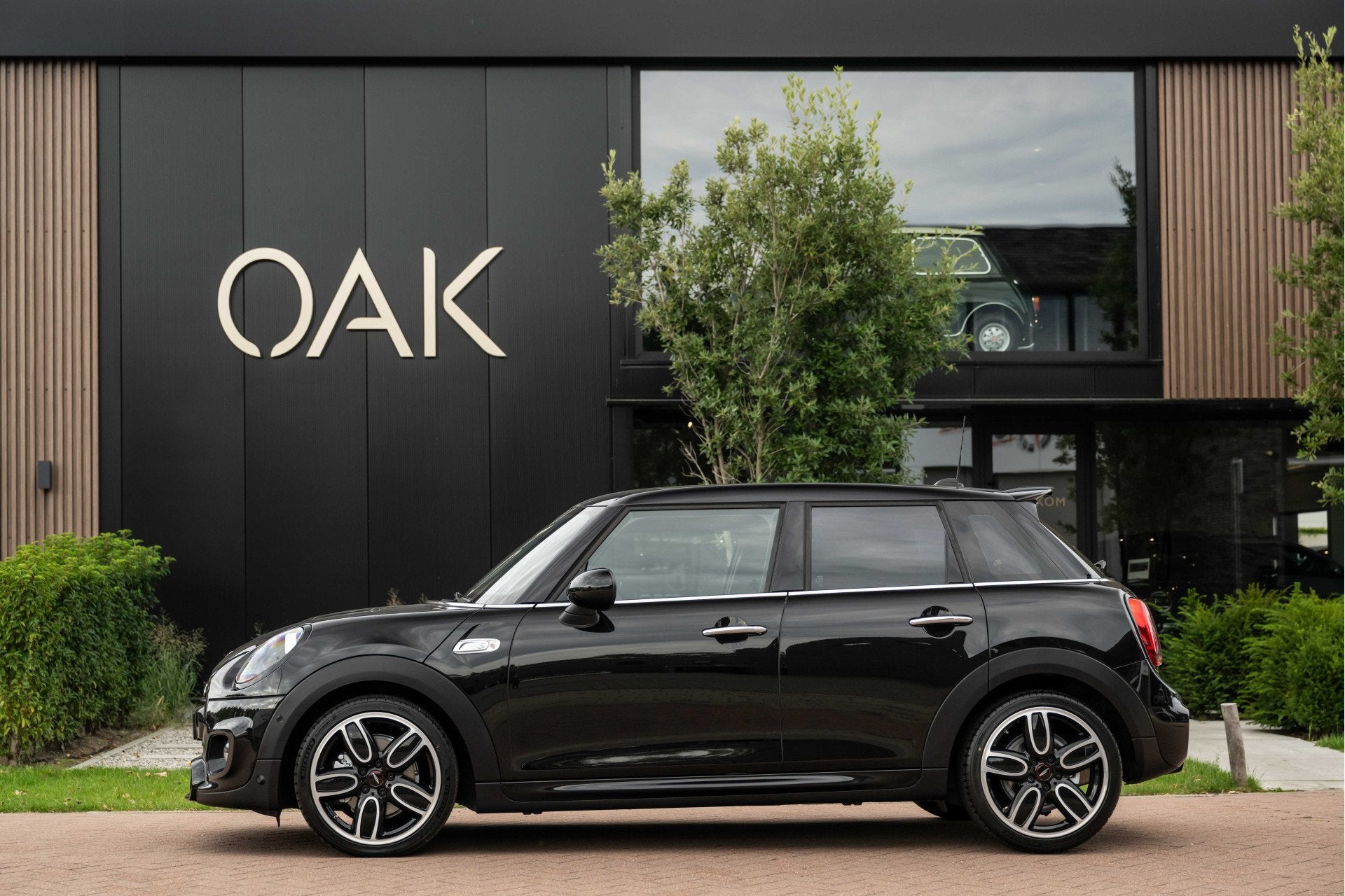 MINI 5-deurs 2.0 Cooper S | JCW-Trim | Navigatie | Half Lede, Auto's, Mini, 15 km/l, Gebruikt, Leder en Stof, Zwart