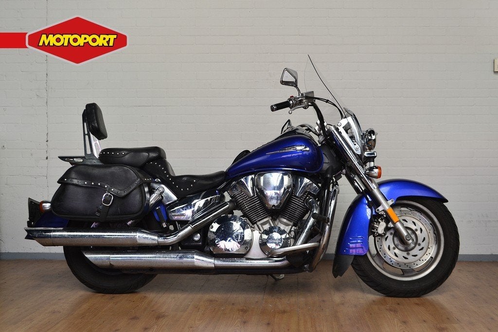 Honda VTX 1300 (bj 2006), Dorneveld 180-184
B-1731  Zellik, BE, Honda Motor Europe, Chopper, Bedrijf