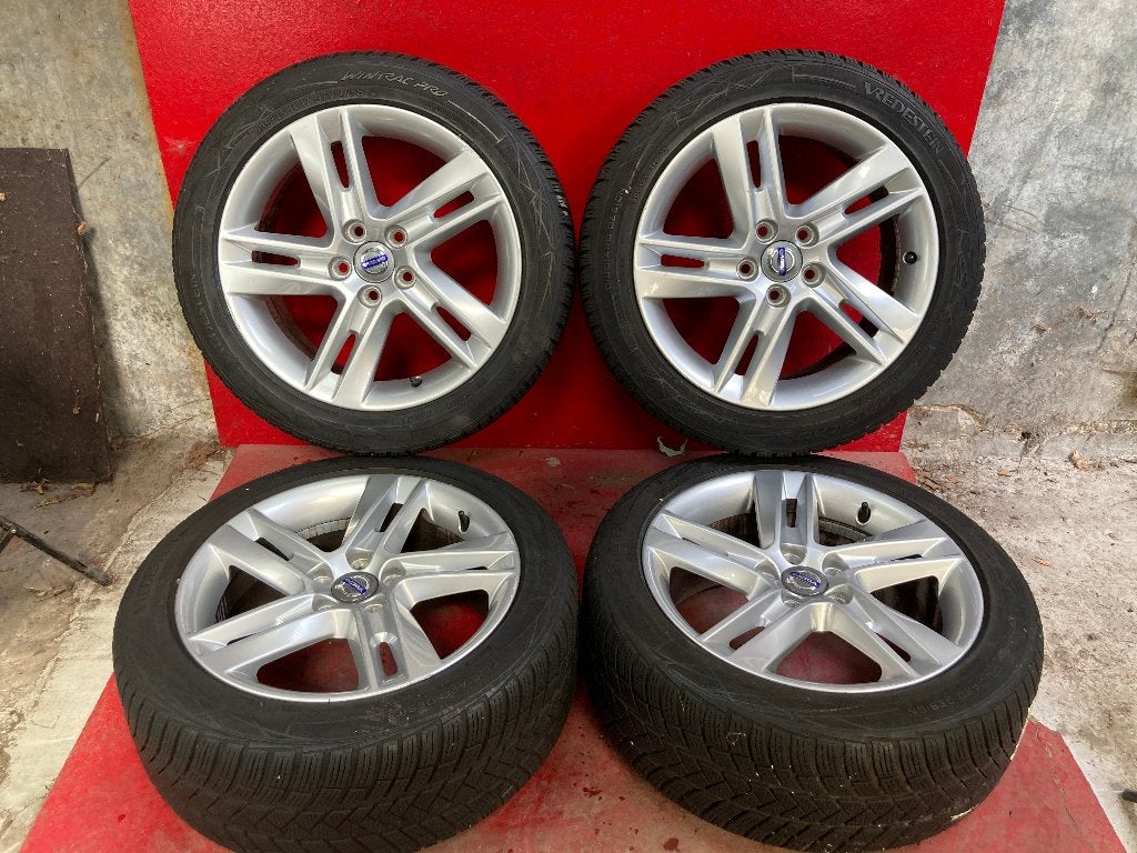 Winterbanden Volvo V60 S60 V70 235/45R17 Vredestein, Auto-onderdelen, Gebruikt, ., Banden en Velgen, 17 inch