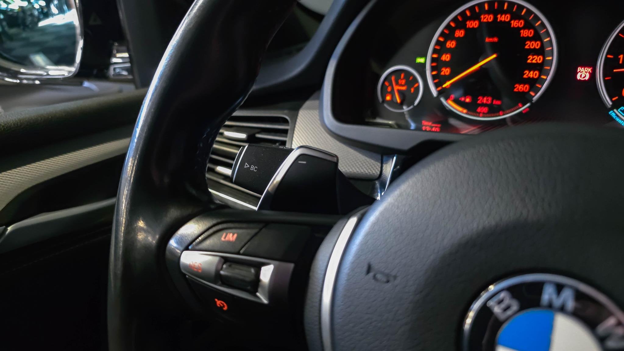Foto 17 van BMW X5 M50d | Panorama | Memory-Seats | Breyton