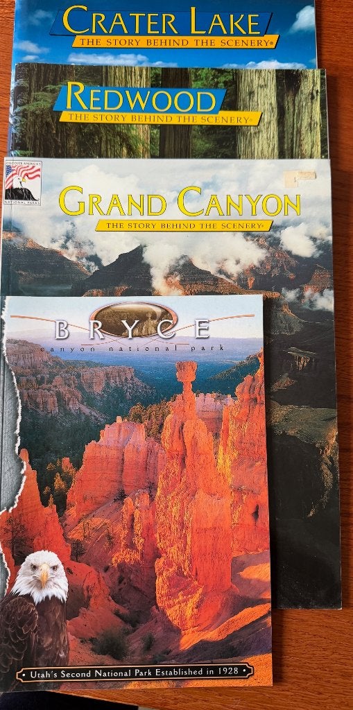 Reisgidsen Grand Canyon - Brice Canyon- Craterlake- Redwoods, Boeken, Reisgidsen, Overige merken, Ophalen of Verzenden, Zo goed als nieuw