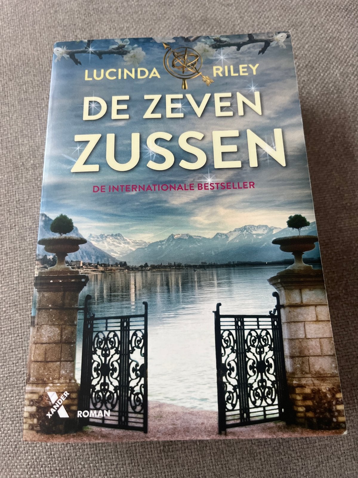 De Zeven Zussen - Lucinda Riley (Internationale Bestseller), Boeken, Ophalen of Verzenden, Gelezen