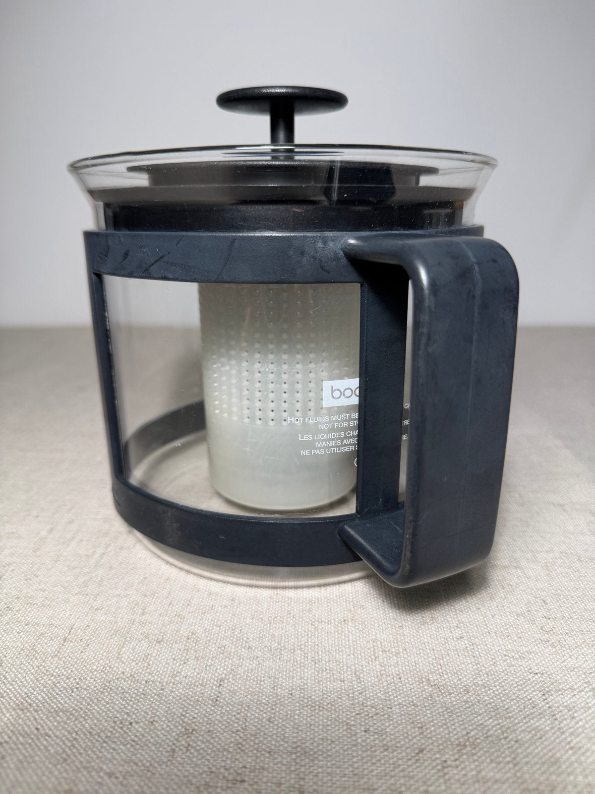 Bodum theepot met filter - Zwart, glas en kunststof, Theepot/fluitketel, Bodum, Ophalen of Verzenden, Zwart