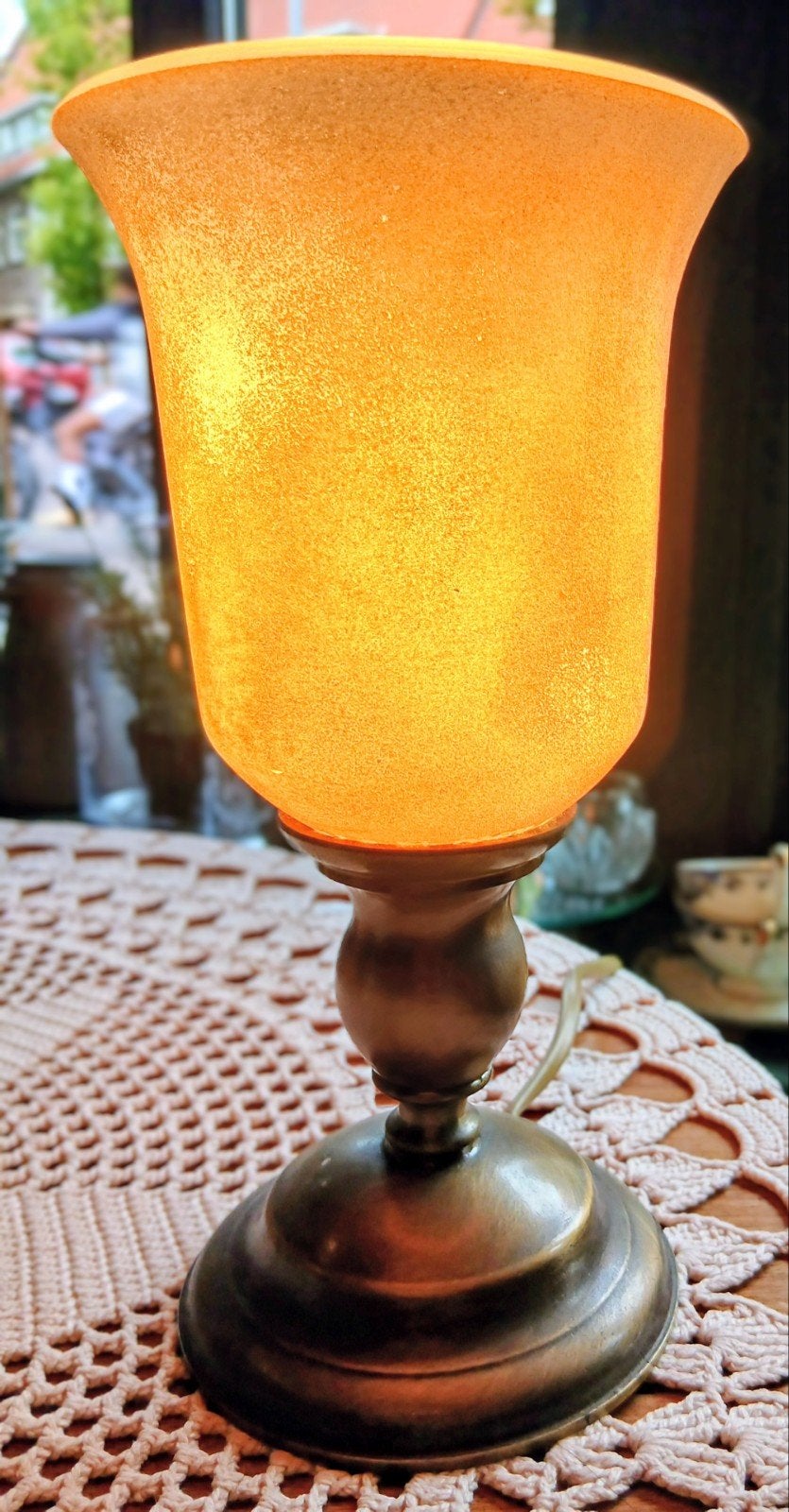 Sfeervolle klassieke vintage tafellamp met melkglas, Ophalen of Verzenden