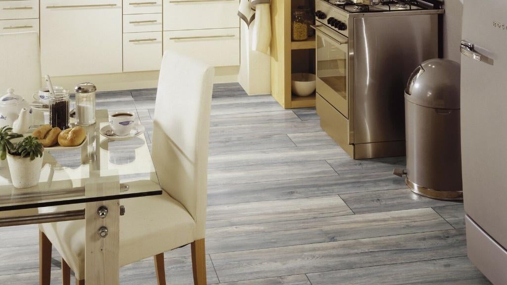 Laatste pakken 24cm brede grijs laminaat te koop 60 m2, Huis en Inrichting, Stoffering | Vloerbedekking, Nieuw, Laminaat, Grijs