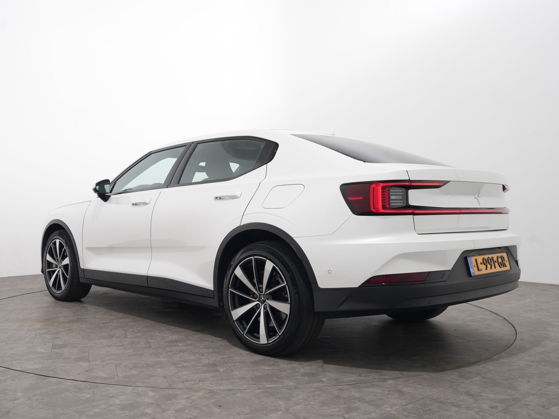 Polestar 2 LONG RANGE DUAL MOTOR 408PK PILOT PLUS SOH 89,5%, Auto's, Polestar, Stof, Gebruikt, Zwart, Wit