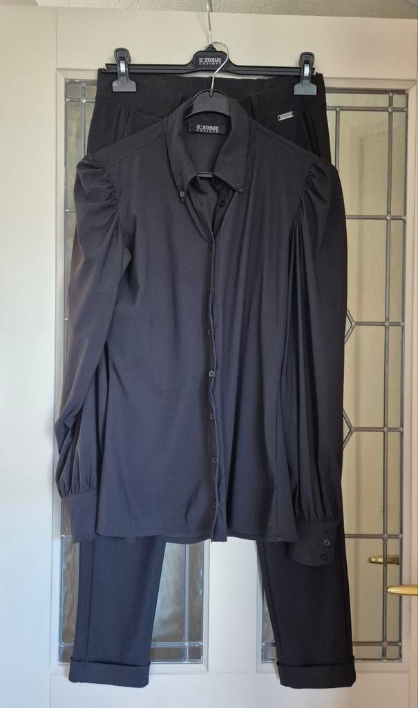 D'etoile Casiope traveljersey pak blouse+broek S NIEUWSTAAT!, Kostuum of Pak, D'etoile Casiope, Zwart, Ophalen of Verzenden