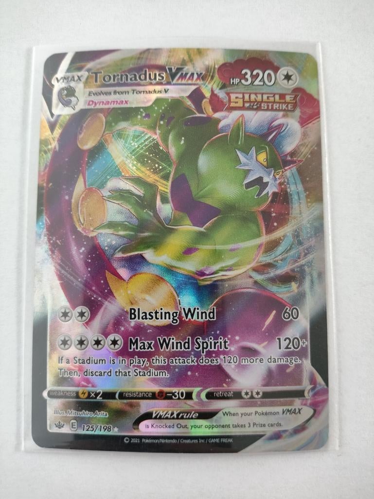 Pokemon Kaart Tornadus VMAX - Zeldzaam en Krachtig!, Ophalen of Verzenden, Zo goed als nieuw, Losse kaart, Foil