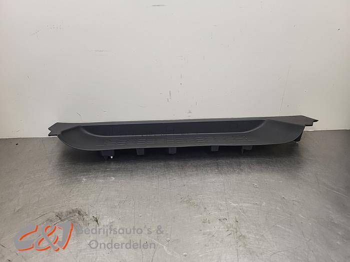 Schuifdeur instap links van een Opel Vivaro