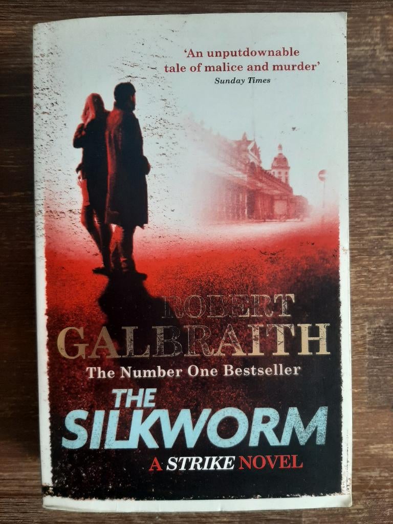 Robert Galbraith - The Silkworm - Sphere - reprint, Boeken, Ophalen of Verzenden, Gelezen