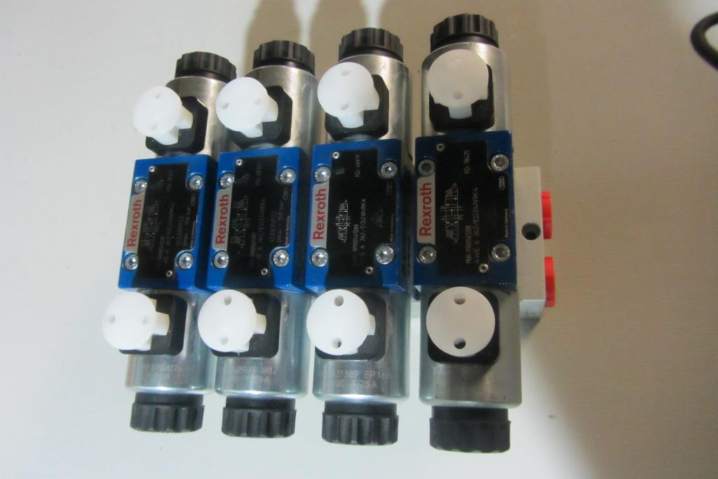 Ventielenblok 4 voudig hydrauliek 12/24v, Ophalen of Verzenden, Gebruikt