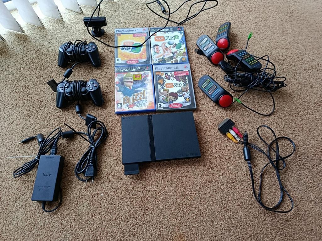 PlayStation 2 slim met Eyetoy, Buzz controllers en games, Ophalen of Verzenden, Zo goed als nieuw
