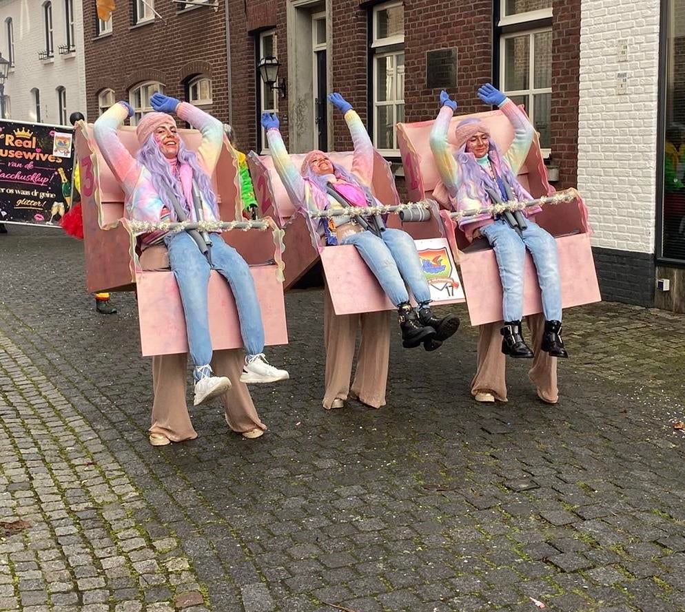 Achtbaan karretjes, carnavals optocht, Ophalen, Zo goed als nieuw, Versiering, Carnaval