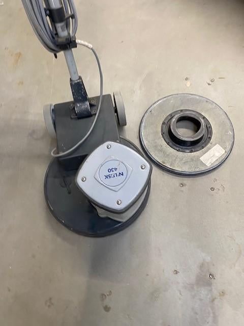 Nilfisk 430M ( vloeren-poets machine ), Ophalen, Gebruikt, Schrobmachine