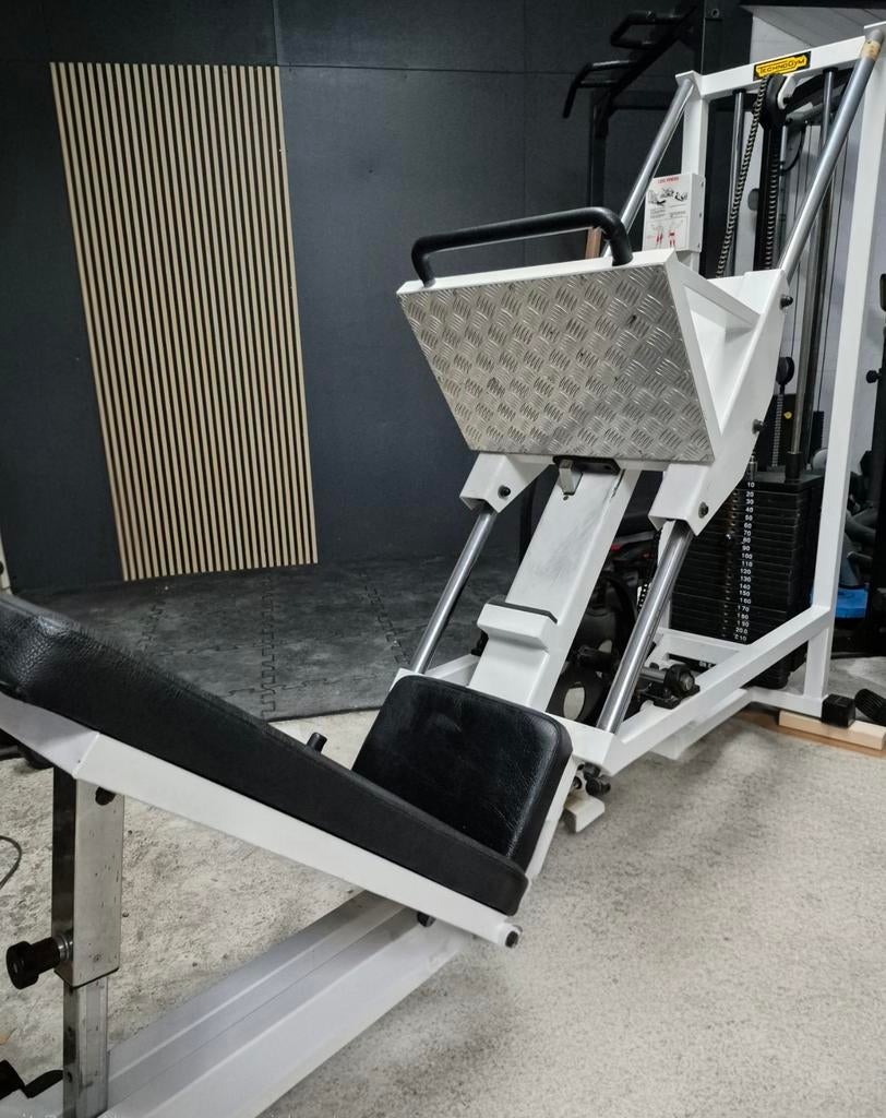 Technogym Leg Press 45° – 260kg – Pin Loaded, Sport en Fitness, Ophalen, Zo goed als nieuw, Benen, Overige typen