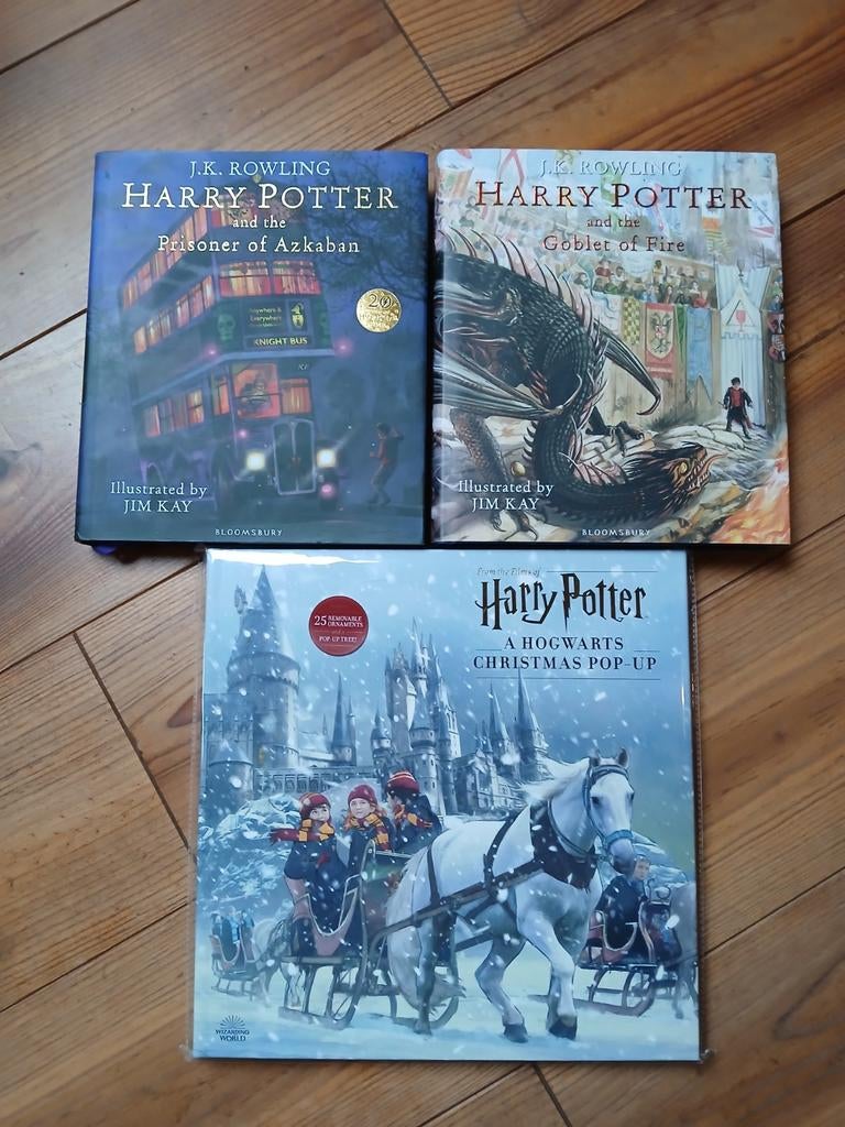 Harry Potter 3&4 illustrated editions & Christmas pop-up, Boeken, Ophalen, Zo goed als nieuw, J.K. Rowling