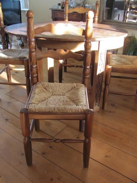 4 Knopstoelen met biezen zitting. Eetstoelen met karakter., Huis en Inrichting, Stoelen, Ophalen, Gebruikt, Overige kleuren, Hout