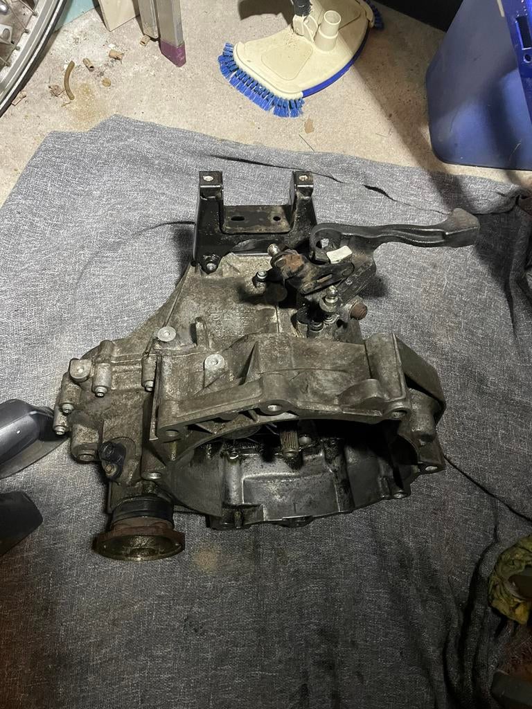 Versnellingsbak volkswagen audi seat (5 bak ), Auto-onderdelen, Ophalen, Audi