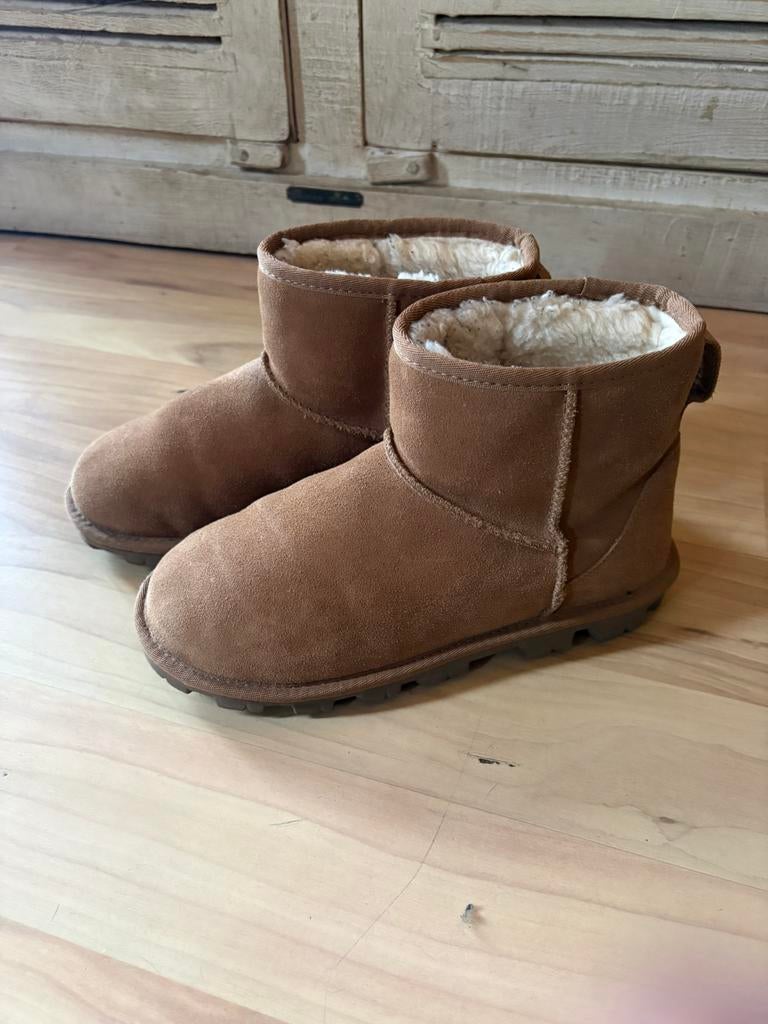 Originele Ugg mini essential chestnut mt 38, Kleding | Dames, Schoenen, Bruin, Lage of Enkellaarzen, Ophalen of Verzenden, Zo goed als nieuw